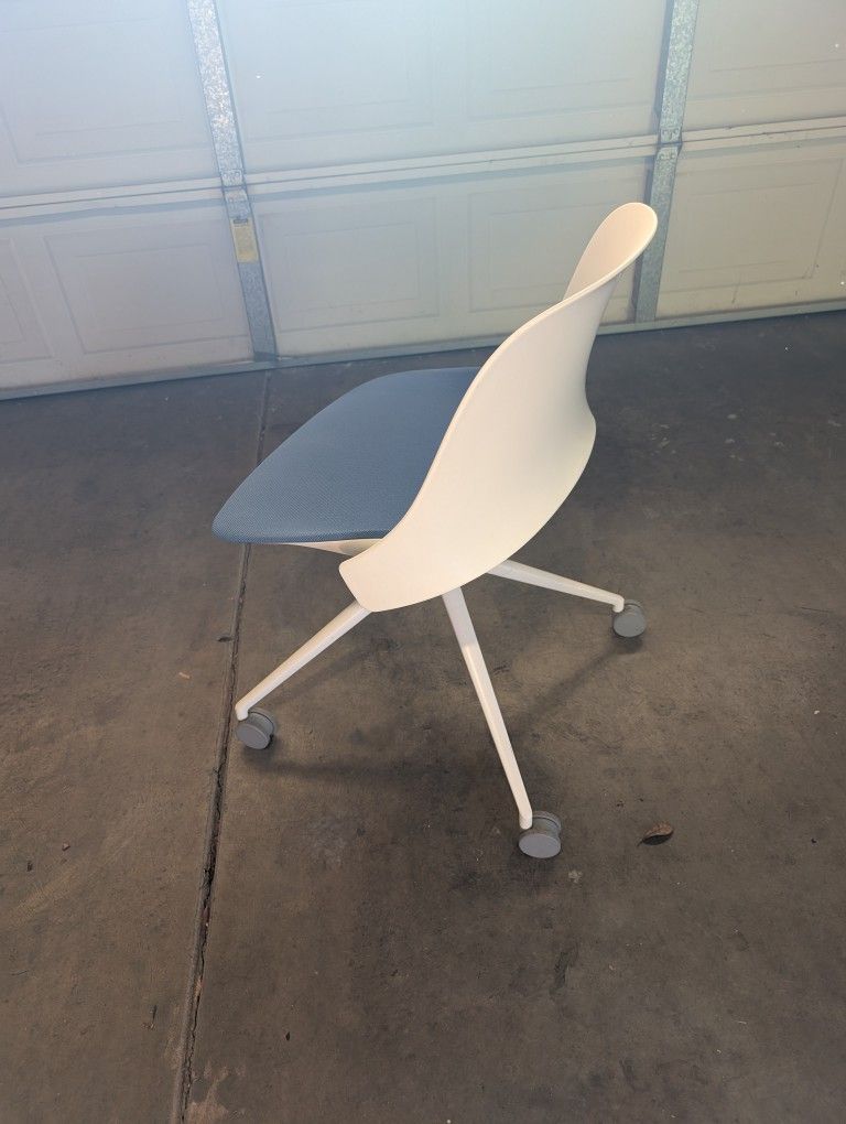 Humanscale Trea Chair Is So Stylish!