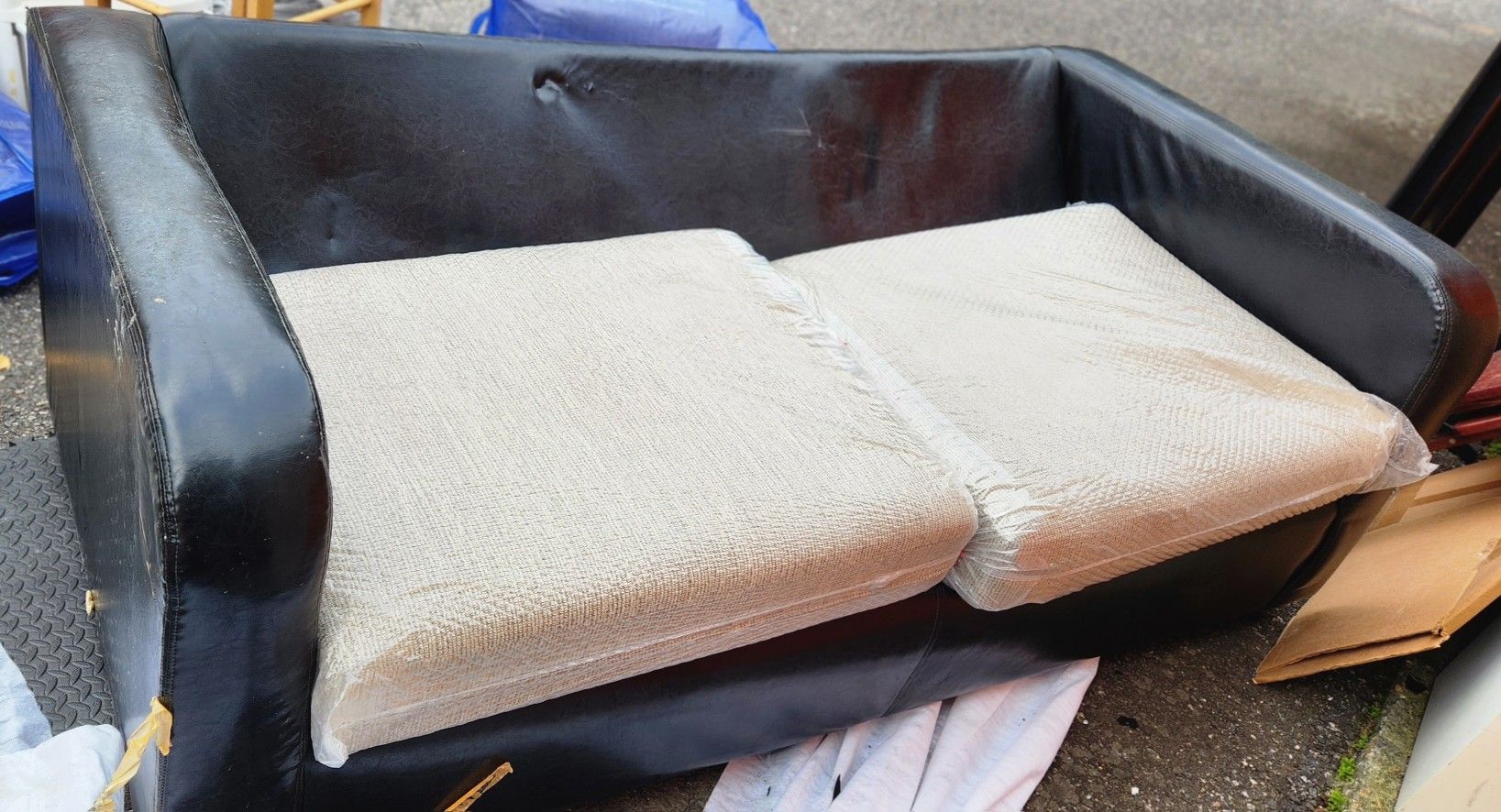 Sofa for sale. All Pillows included. Great Condition. Pick up only. CASH ONLY! Price is negotiable.