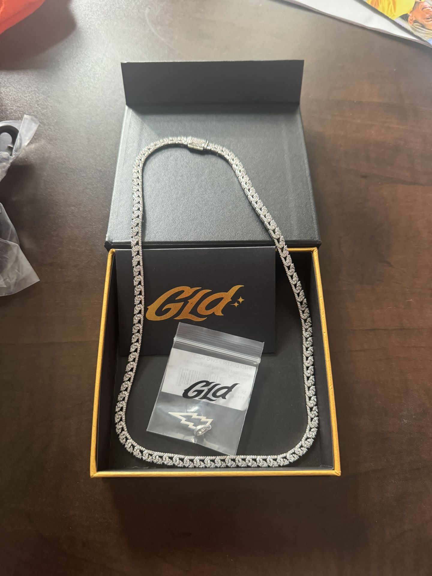 22 Inch Gld Necklace New With Bolt Pendant