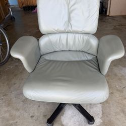 Herman Miller Geoff Hollington Executive Leather  Chair 