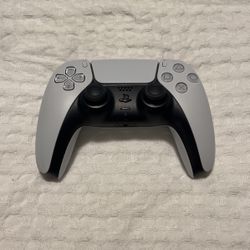 Ps5 Contoller and Ps4 controller