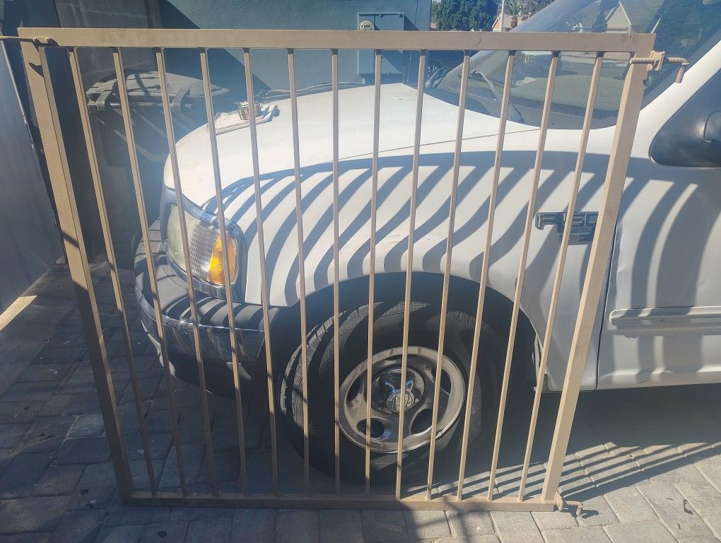 Used Pool Fence Panel With Gate