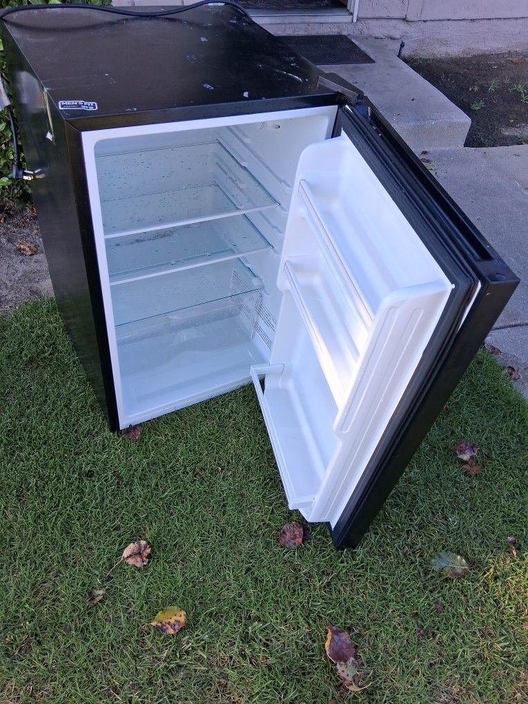 Hisense Mini Fridge