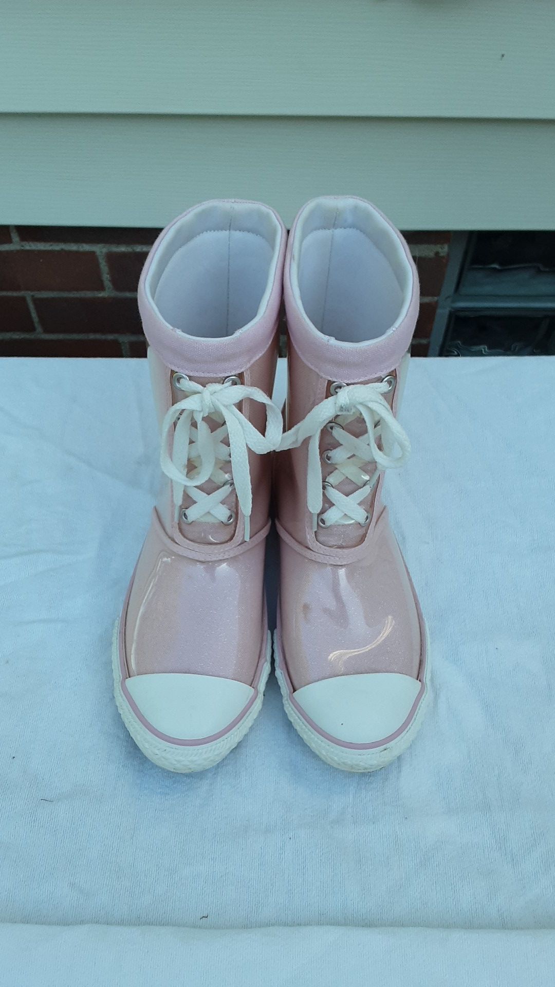Girls Converse boots