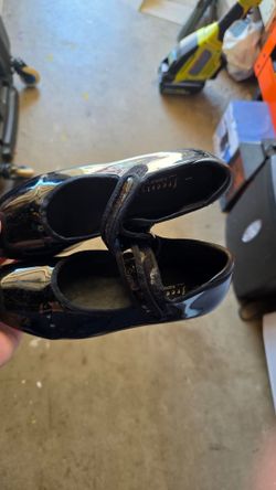 Kids size 1 tap dance shoes