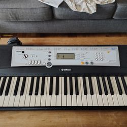 Yamaha Portatone Portable Electronic Keyboard