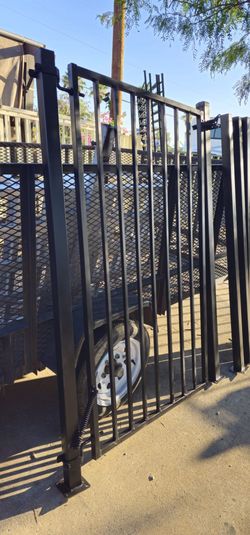 ** 43ft metal pool fence**( Measurements On Description)
