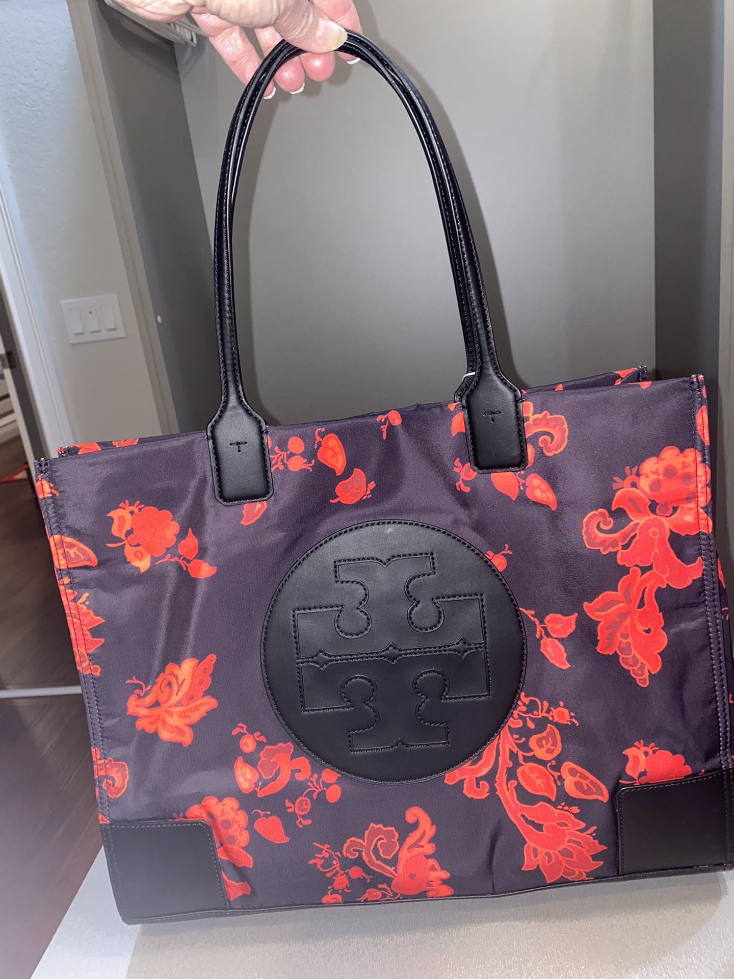 Tory Burch Tote Bag for Sale in West Palm Beach, FL - OfferUp