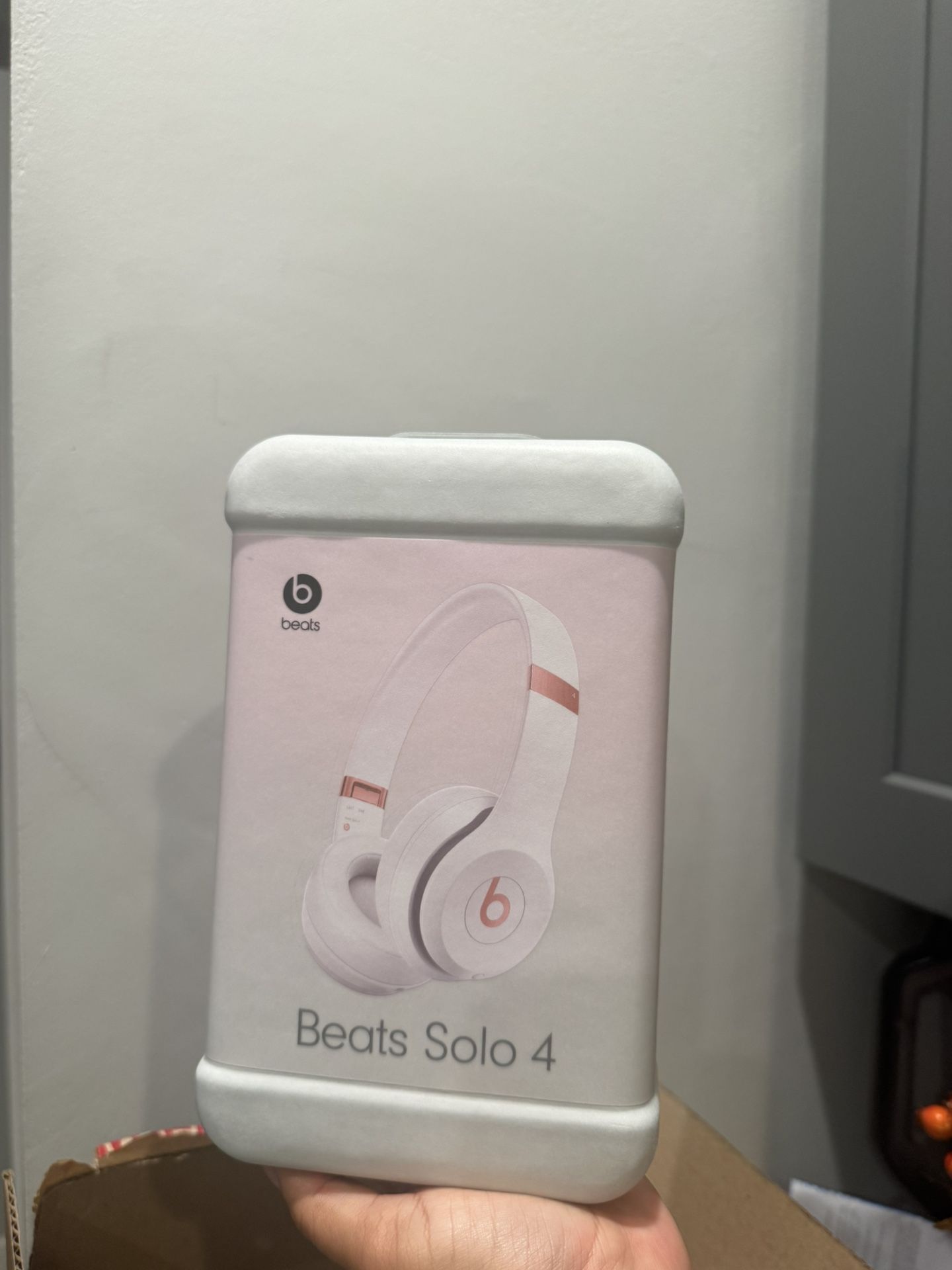 Beats Solo 4 Cloud Pink