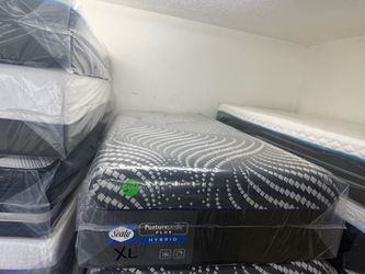 TWIN XL SEALY POSTUREPEDIC HYBRID MATTRESS & BOX SPRING BED SET