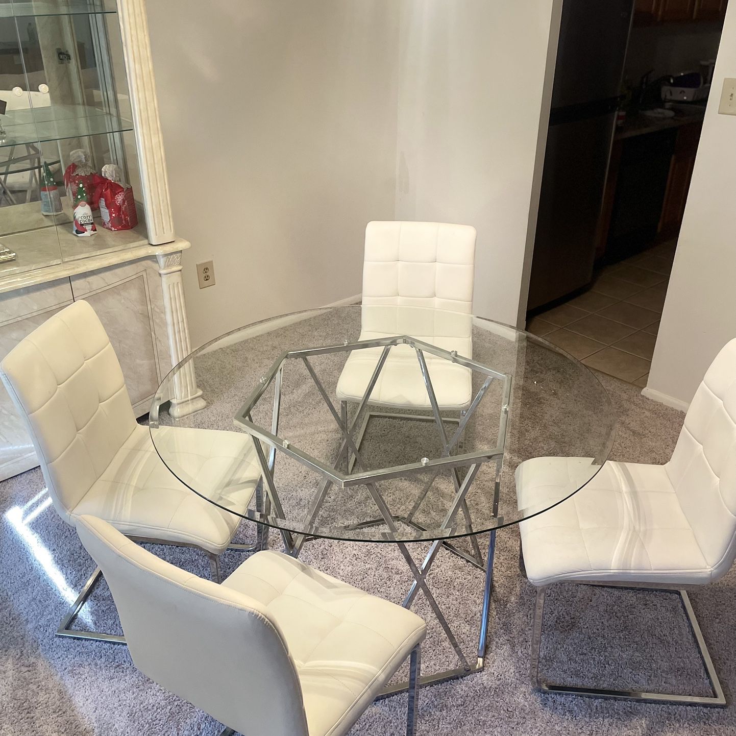 Dinning Glass Table With 4 White Chair