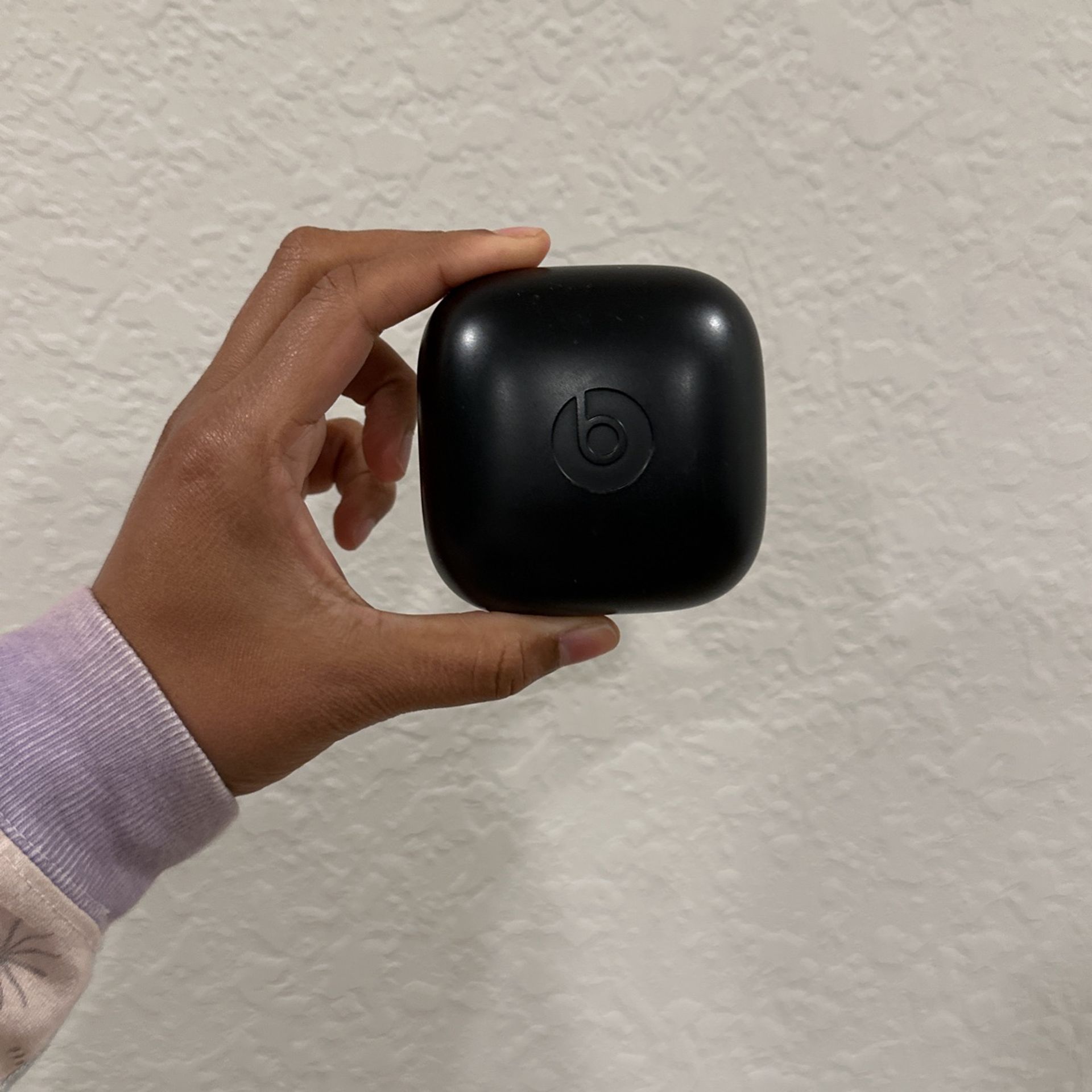 Powerbeats Pro Charging Case