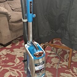 Nice SHARK VACUUM. WORKS GREAT