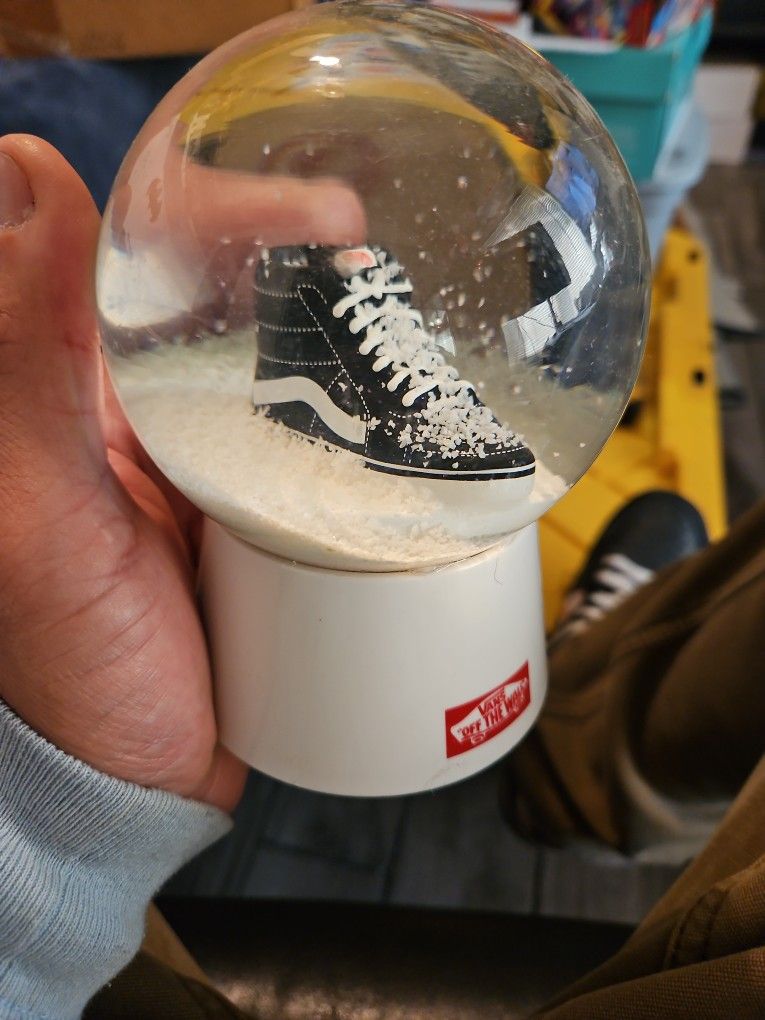 Vans Snow Globe