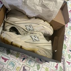 New Balance Size 8 1/2