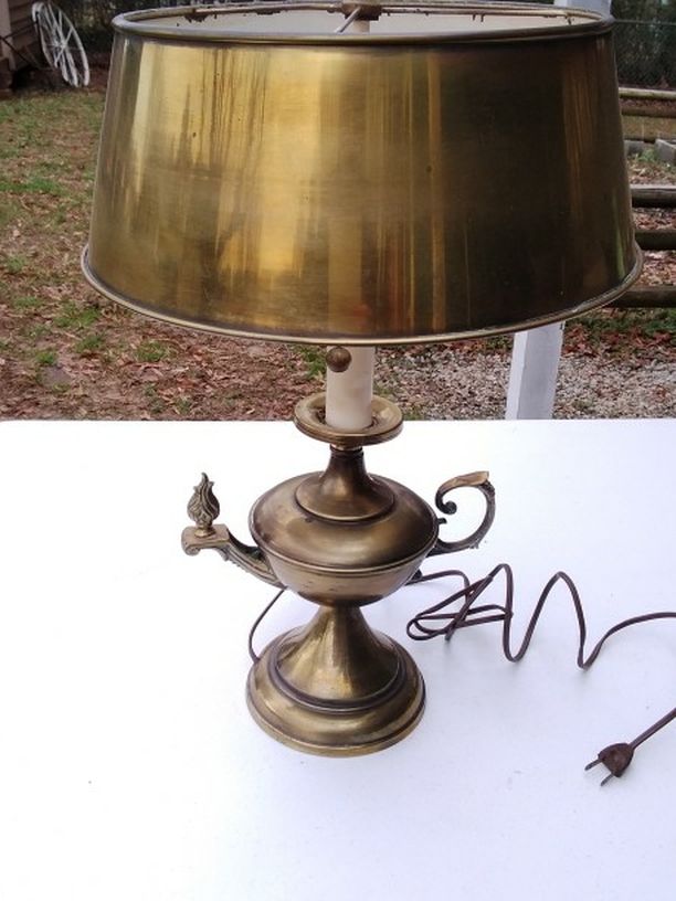 Vintage Mid - Century Brass Alladin / Genie Lamp