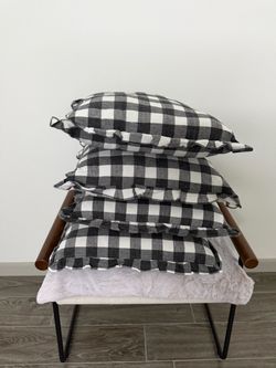 4 chair cushions