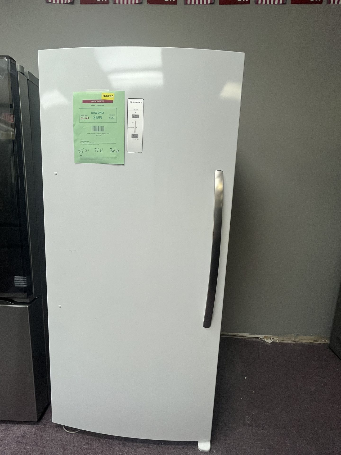 Refrigerator, 33’w Frigidaire Garage Ready New Scratch Dents
