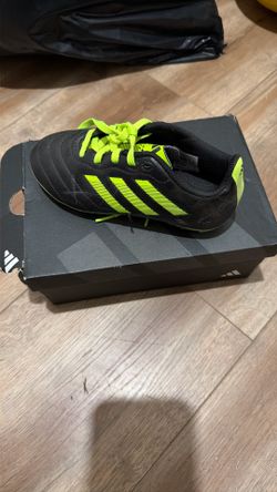 Soccer Shoes Size 13K