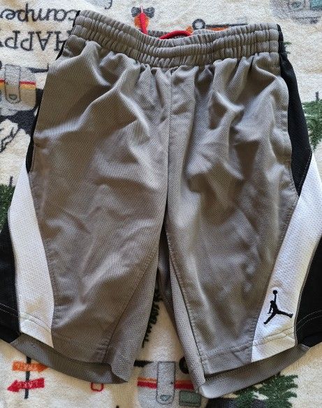 Lots Of 8 Jrans Boys And Meduim Clothes