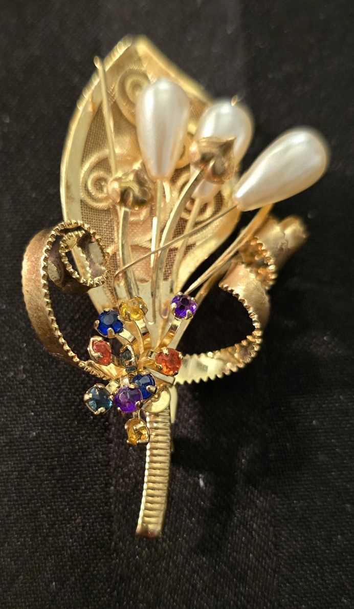 VTG. OTC International Brooch/Pin Multi Colored Rhinestones Faux Pearls Gold Tone Floral Rare!