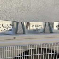 Set Of 3 Metal/tin Planters