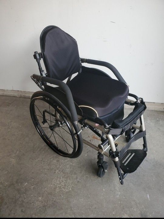 Levo Sit To Standing Wheelchair Powered Lift