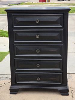 DRESSER