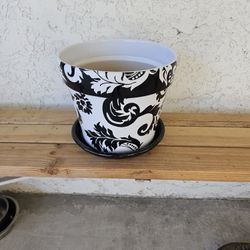 PLANTER POT