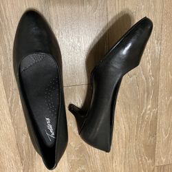 Trotters Womens Leather Upper - Size 7