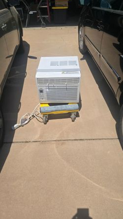 12000 btu ac window unit works great blows cold