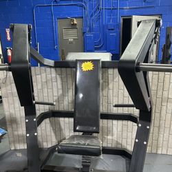plate loaded chest press