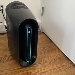 Alienware R10 Ryzen 9 Edition And Monitor 