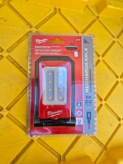 Milwaukee 500 Lumen USB-C Rechargeable Low-Profile Magnetic Task Light