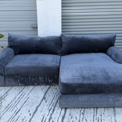 🔥 LIKE NEW Modern Sectional Sofa w/ Reversible Chaise – CLEAN – FREE DELIVERY 🚚 🔥