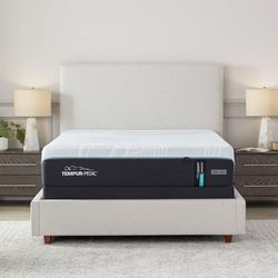 Brand New Tempur- Pedic Proadapt Médium Hybrid Queen Size 