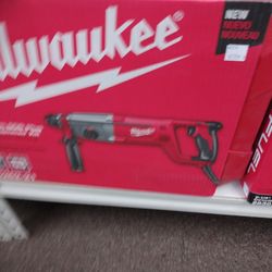 Milwaukee 1" Rotary Hammer 