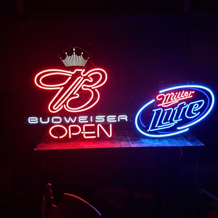 2 Neon Signs