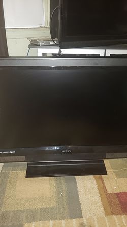 Vizio 32in HDTV with controller and stand