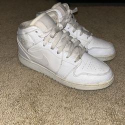 Jordan 1 Mid Size 7Y