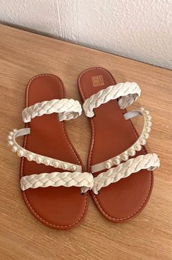 New white sandal 👡