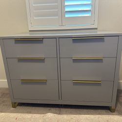 Delta Kids Changing Table/Dresser