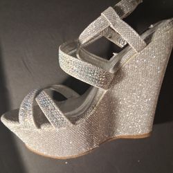 Cathy DIN SIZE 7 SPARKLING PLTFORM HEELS 