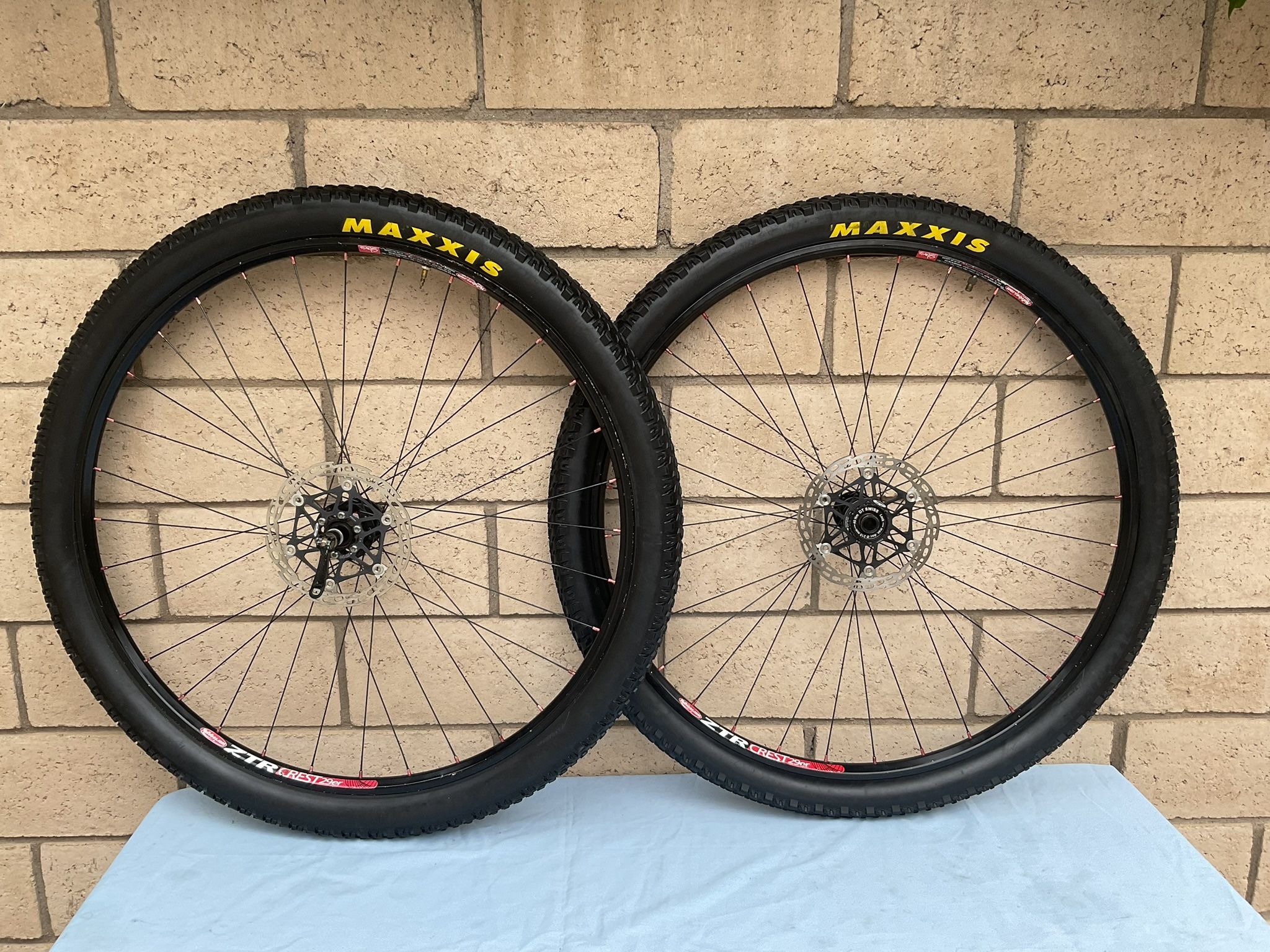 Dt Swiss 240s Wheelset  29” X 100mm X 135mm In Nice Condition Front 15mm Axle 