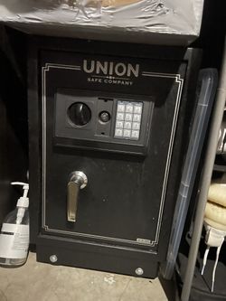 Union Safe On Wheels Have Code And Key On