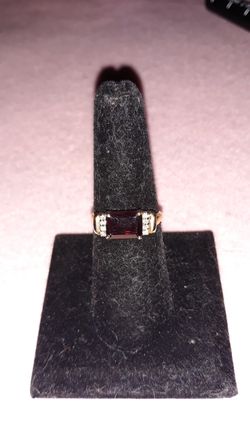 Garnet and diamond Lady's ring