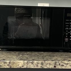 Mainstays 0.7 Cube Feet Countertop Microwave