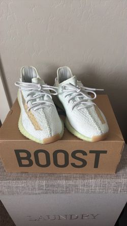 Yeezy 350 V2 Hyper