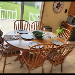 Amish Oak Table and 6 Chairs 