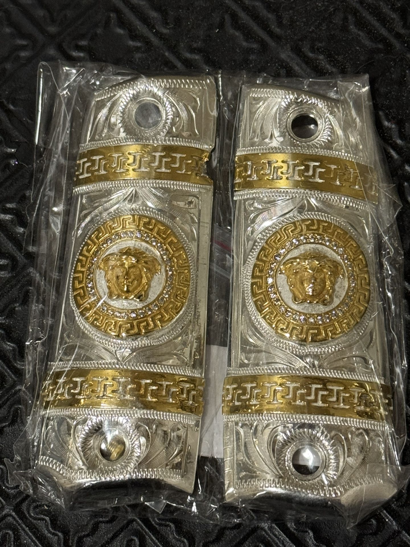 Versace Grips
